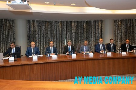 Radiotezliklərdən istifadə məsələləri ilə bağlı dəyirmi masa keçirildi Radiotezliklərdən istifadə məsələləri ilə bağlı dəyirmi masa keçirildi