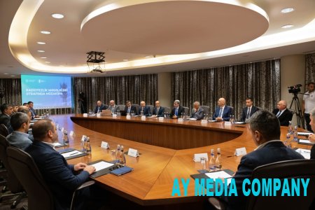 Radiotezliklərdən istifadə məsələləri ilə bağlı dəyirmi masa keçirildi Radiotezliklərdən istifadə məsələləri ilə bağlı dəyirmi masa keçirildi