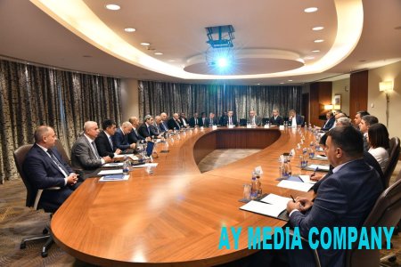 Radiotezliklərdən istifadə məsələləri ilə bağlı dəyirmi masa keçirildi Radiotezliklərdən istifadə məsələləri ilə bağlı dəyirmi masa keçirildi