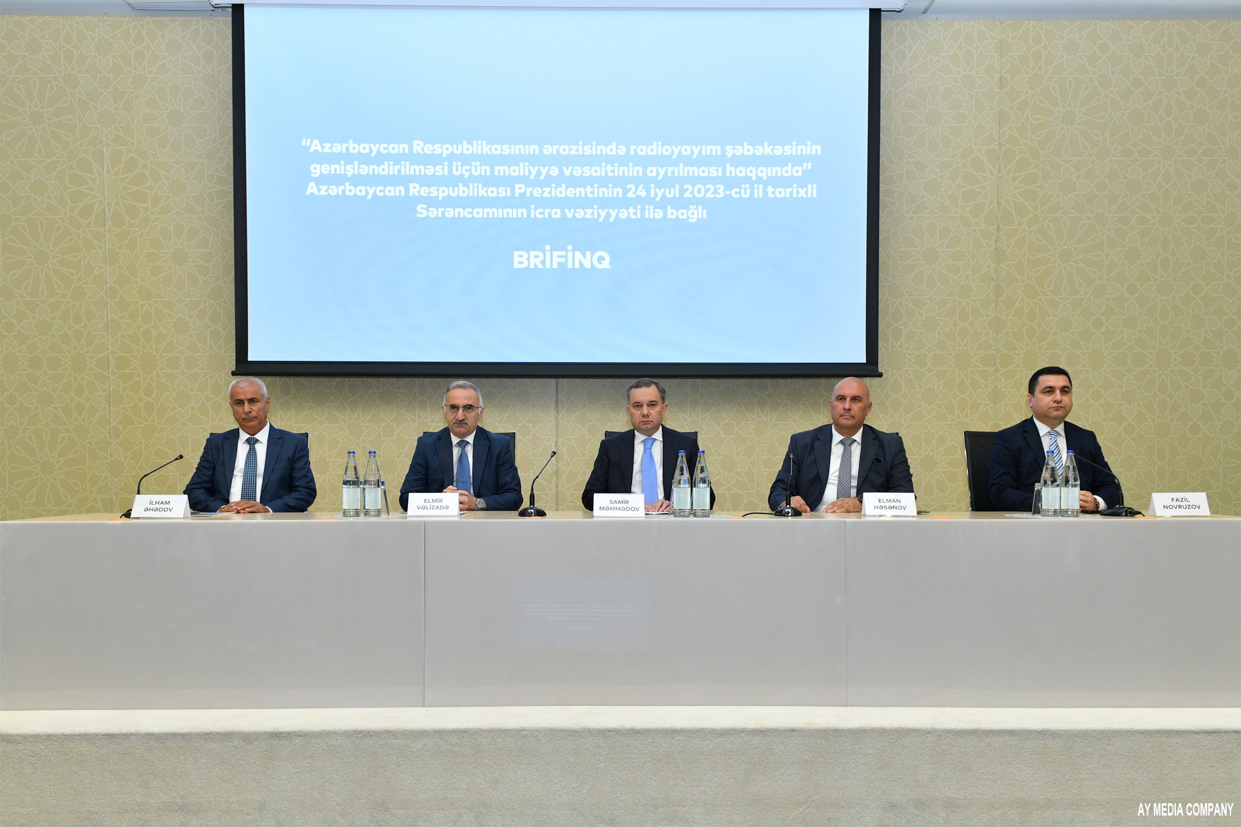 Ölkədə radioyayım şəbəkəsinin genişləndirilməsi üçün maliyyə vəsaitinin ayrılmasına dair Sərəncamın icra vəziyyəti ilə bağlı brifinq keçirilib