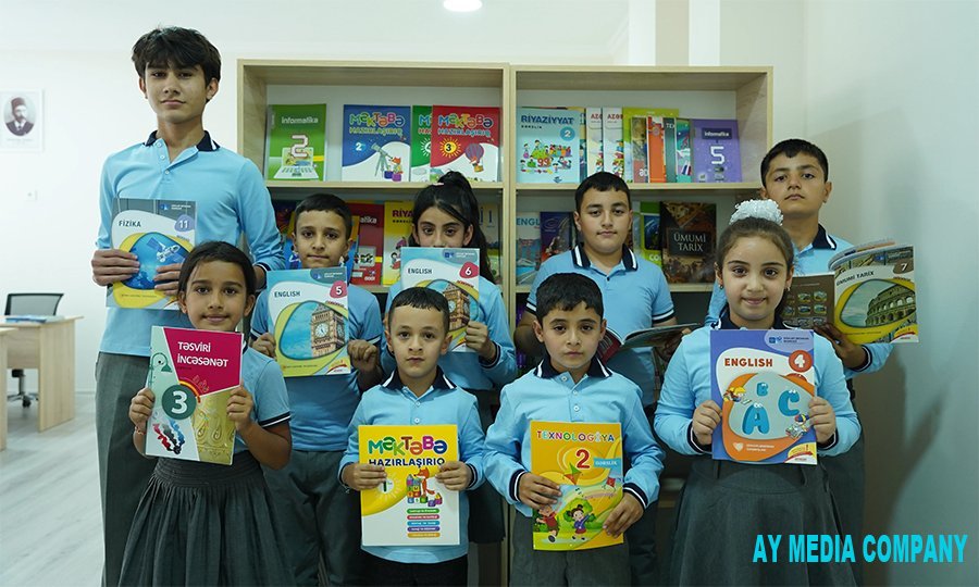 Azad olunmuş bölgələrdəki məktəblərin kitabxanalarına DİM-in nəşrləri hədiyyə edilib