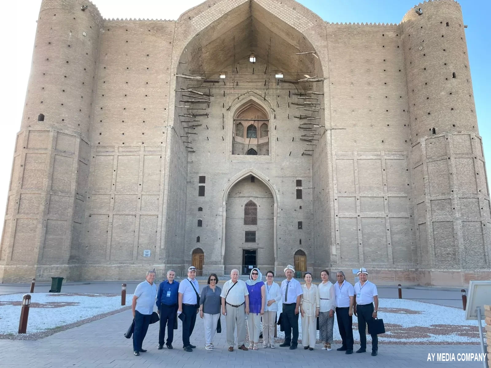 Faiq Ələkbərli Qazaxıstanda Türk xalqlarına aid müqəddəs məkanların dini-fəlsəfi aspektlərindən məruzə edib