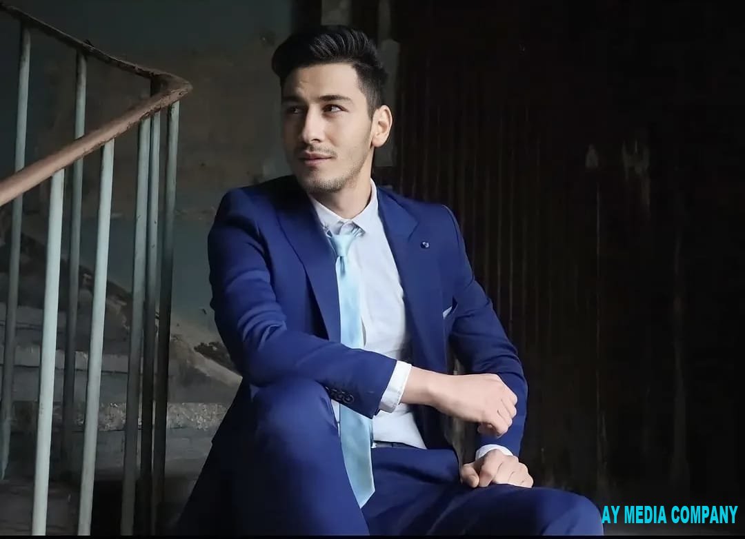 Samir Nagizadeh modellik və aktyorluq sahəsinə addım atanlar üçün dəyərli bələdçi: "Səhnə Sənin" kitabı işıq üzü gördü